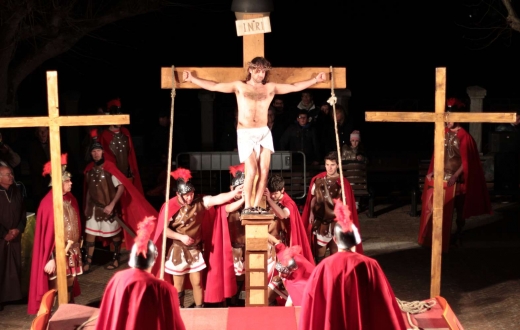 Acquaviva si prepara per la tradizionale Via Crucis vivente del Venerdì Santo.